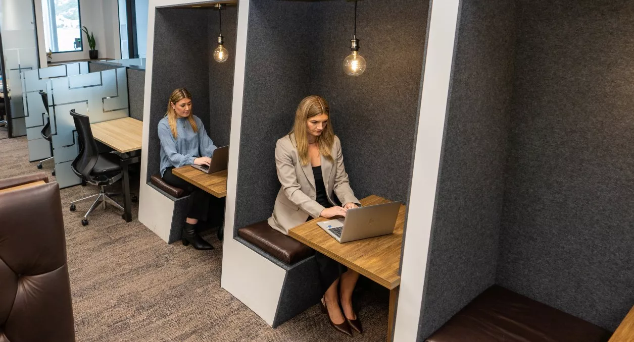 20262409-office-space-commission-2-rn.jpg